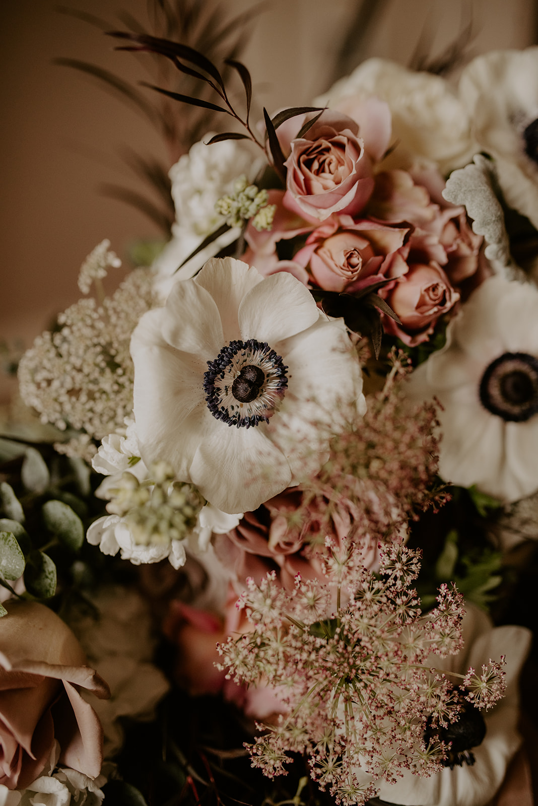 Details of the bridal bouquet with anenomes and roses