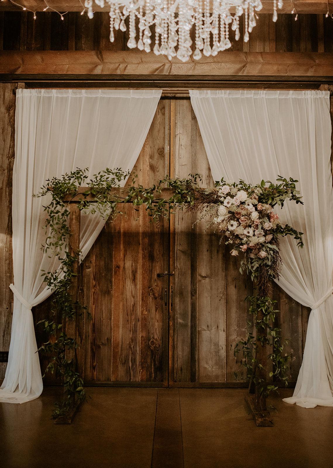 Kelley Farm wedding floral arch setup
