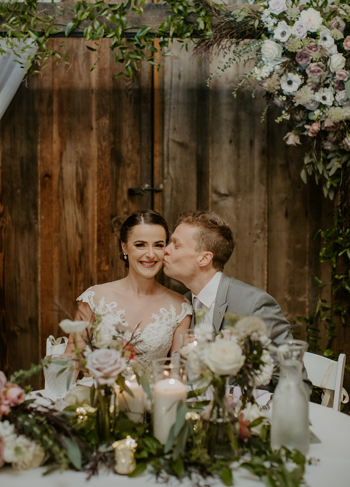 The sweetheart table with couple kissing
