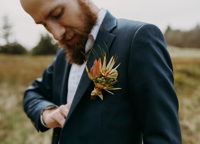 The tropical wedding flower boutonniere